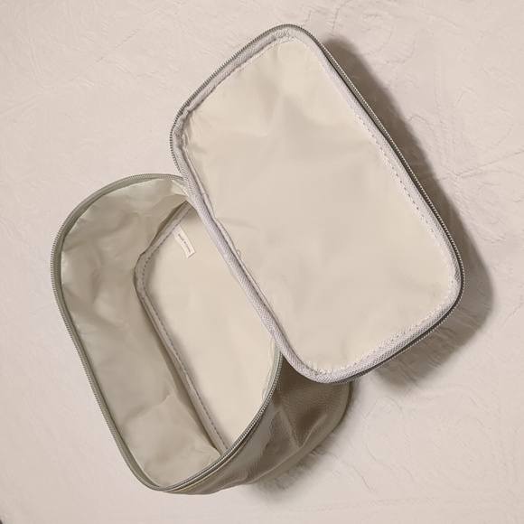 NWT - Travel Vanity Case - Picture 7 of 7